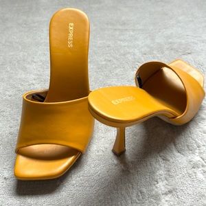 Yellow express pumps